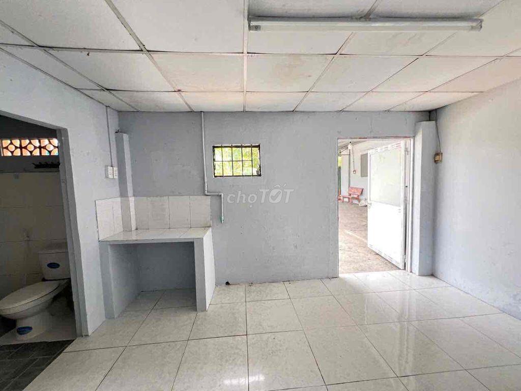 Chủ gửi nhà tdt 260m² = 5.5 triệu, khuôn viên rộng
