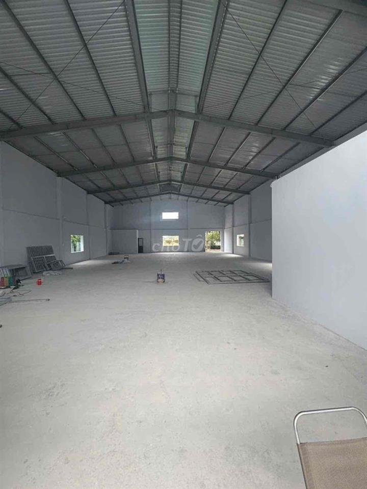 Chủ cần cho thuê xưởng mới xây dtkv 1000m, cao 7m