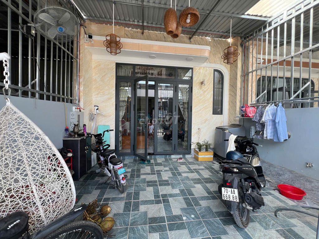 Chủ cần bán gấp nhà 70m2 ngay sát KCN Trảng Bàng Giá 1 tỷ 075
