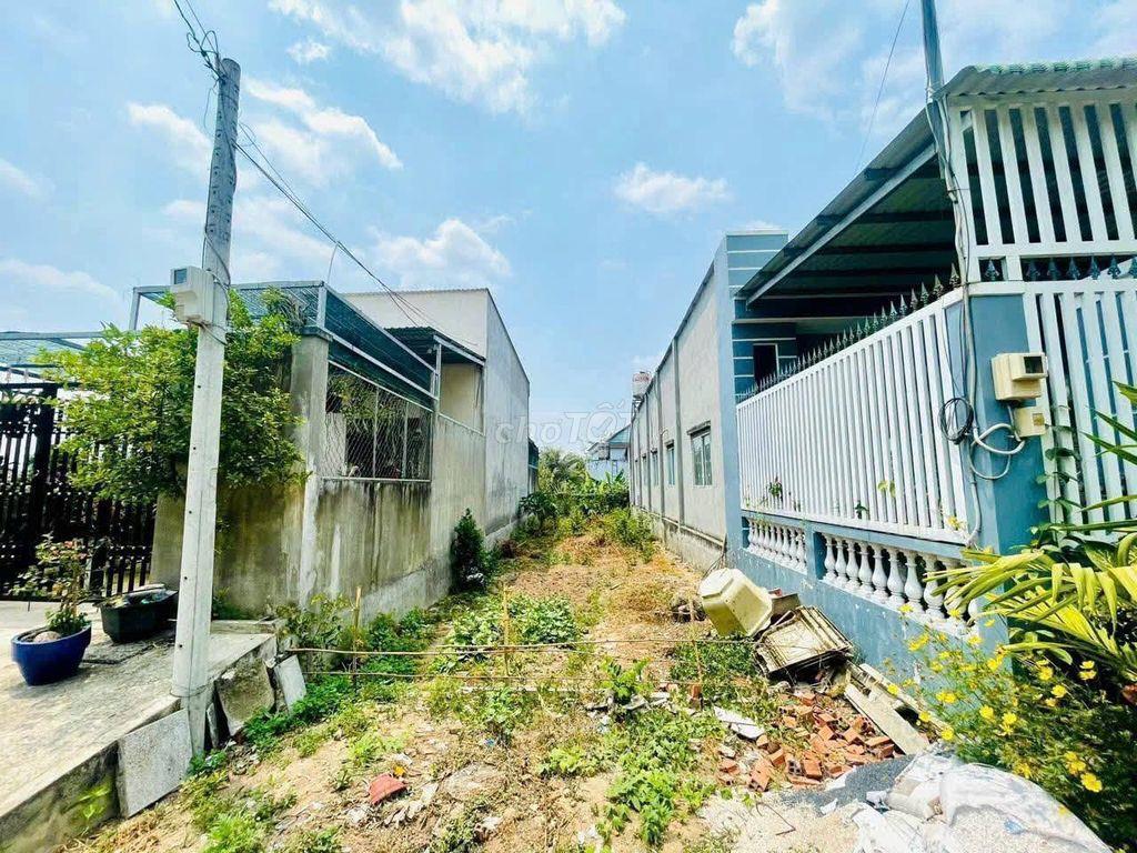 Chủ ngộp cần bán gấp đất 111m2 ngay sát KCN Tây Bắc Giá chỉ 825tr