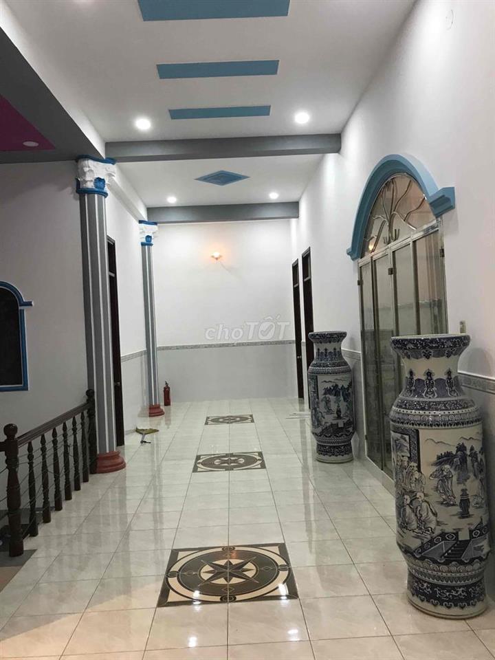 Bán Biệt Thự Mặt Tiền Quốc Lộ 22 DT 50m x 44m giá 22 tỷ