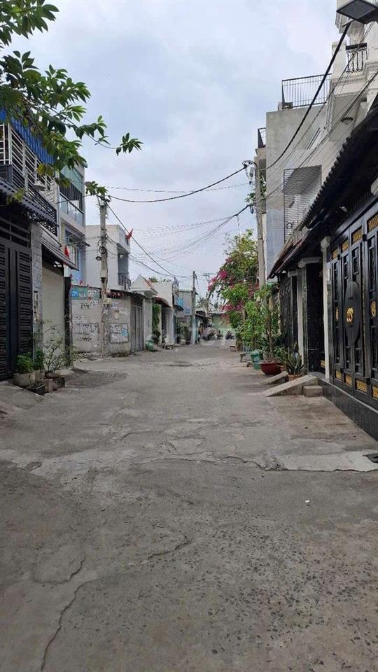 Ngộp ngân hàng bán gấp nhà 1 trệt 2 lầu đường tô ngọc vân  quận12