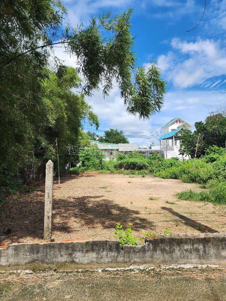 Bán đất HXH đường Tân Hiệp 10. 111m2. Giá 2,45 tỷ.