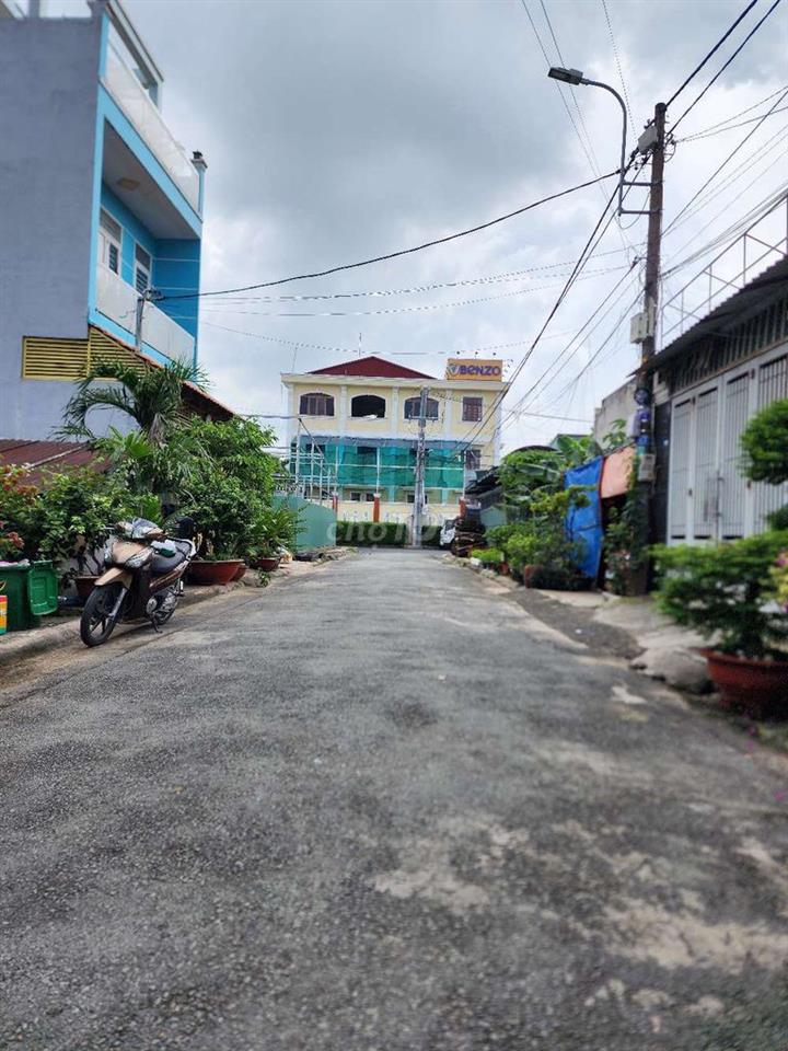 Bán đất hẻm Thới Tam Thôn 6. 81m2. Giâ chỉ 4 tỷ.