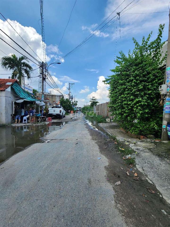 Bán nhà 1/ Dương Công Khi. Hẻm xe tải. 97m2. 2 tầng. Giá 2,35 tỷ.
