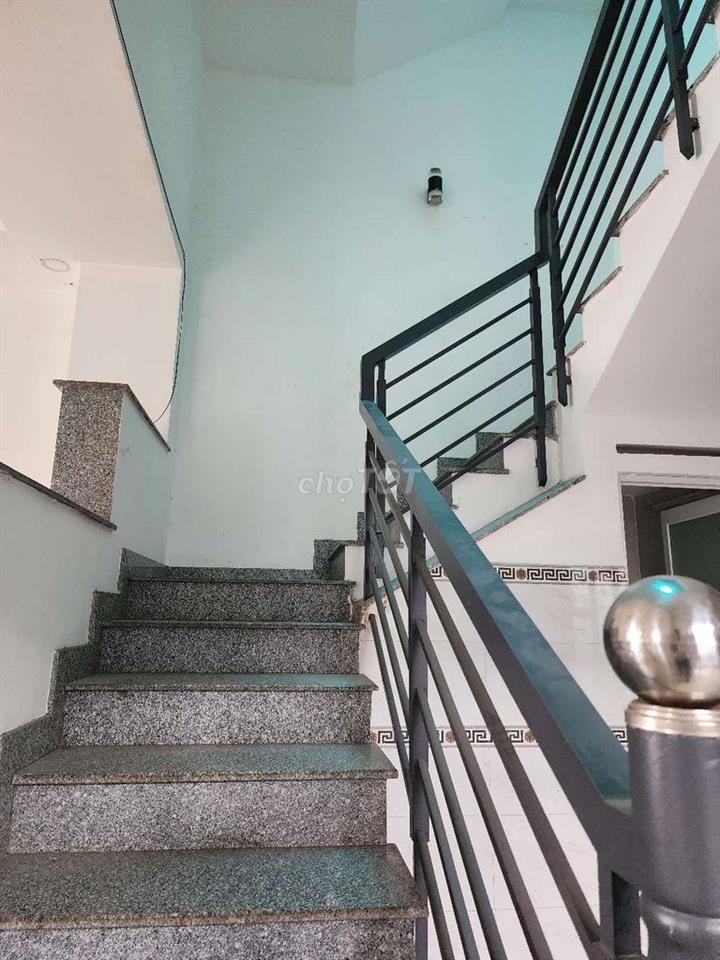 Nhà mặt tiền Nguyễn Thị Chuối. 7x18,6. 123,2m2. Giá 8,8 tỷ.