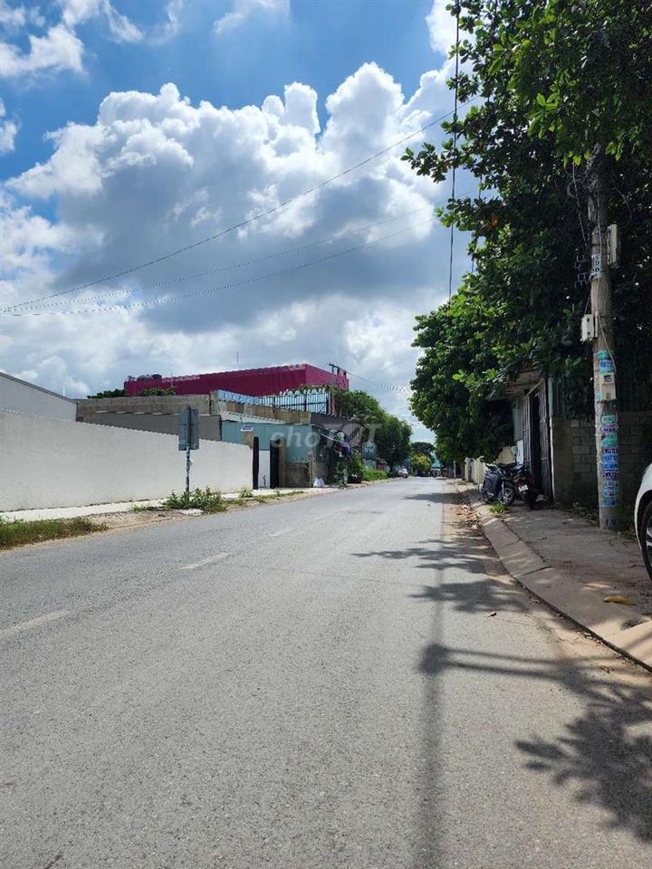Nhà mặt tiền Nguyễn Thị Chuối. 7x18,6. 123,2m2. Giá 8,8 tỷ.