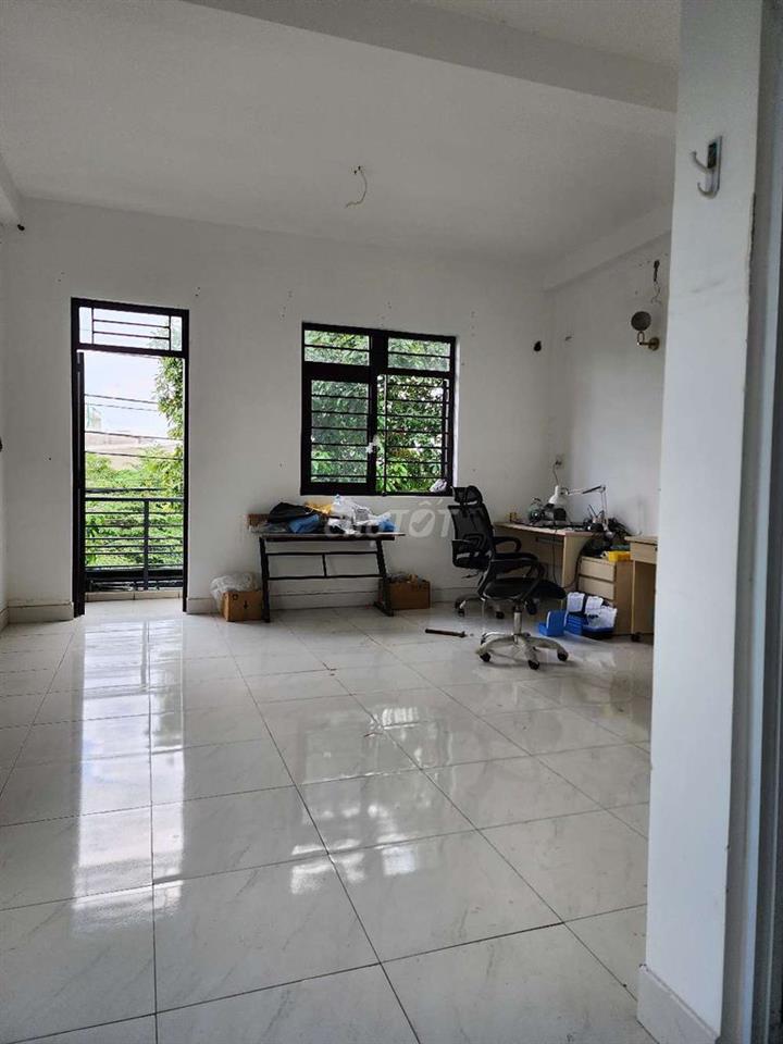 Nhà mặt tiền Nguyễn Thị Chuối. 7x18,6. 123,2m2. Giá 8,8 tỷ.