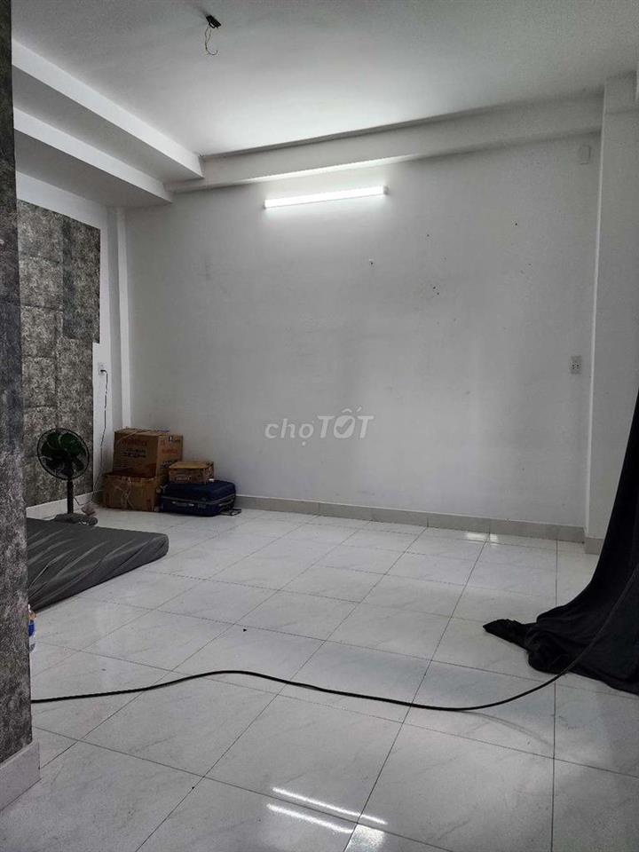 Nhà mặt tiền Nguyễn Thị Chuối. 7x18,6. 123,2m2. Giá 8,8 tỷ.