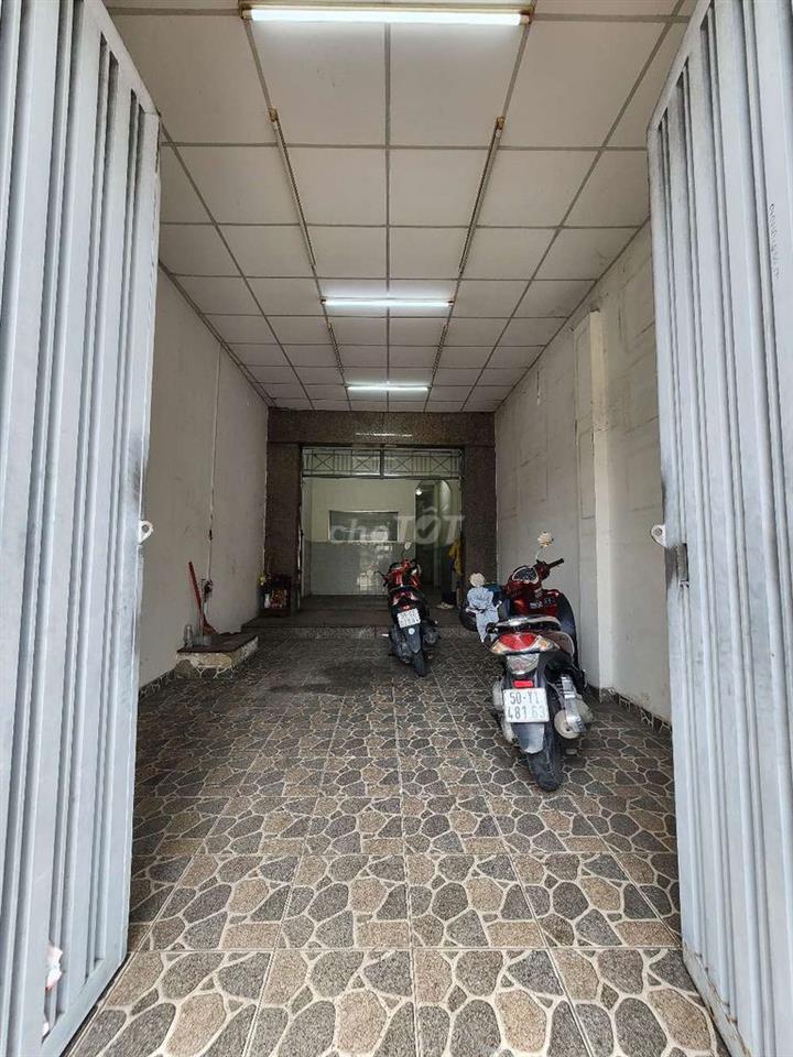 Nhà mặt tiền Tô Ký. 3 tầng. Sàn 196m2. 10 tỷ.