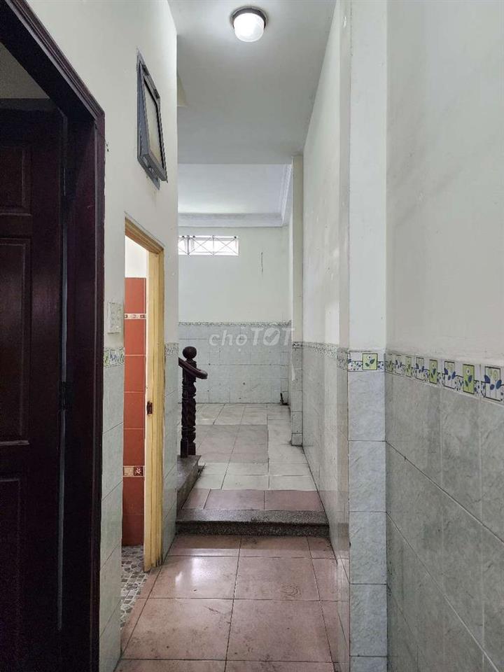 Nhà mặt tiền Tô Ký. 3 tầng. Sàn 196m2. 10 tỷ.