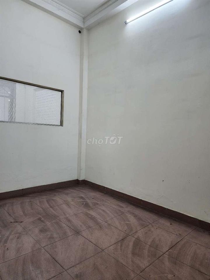 Nhà mặt tiền Tô Ký. 3 tầng. Sàn 196m2. 10 tỷ.