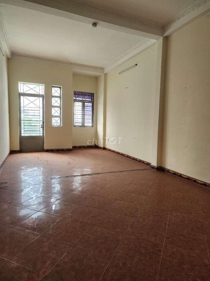 Nhà mặt tiền Tô Ký. 3 tầng. Sàn 196m2. 10 tỷ.