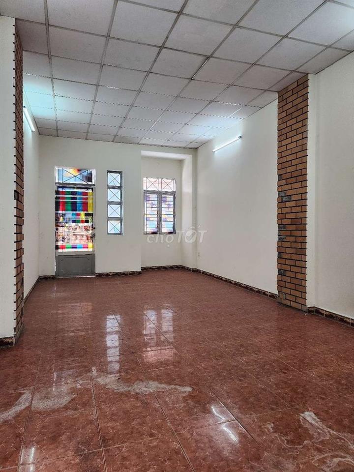 Nhà mặt tiền Tô Ký. 3 tầng. Sàn 196m2. 10 tỷ.