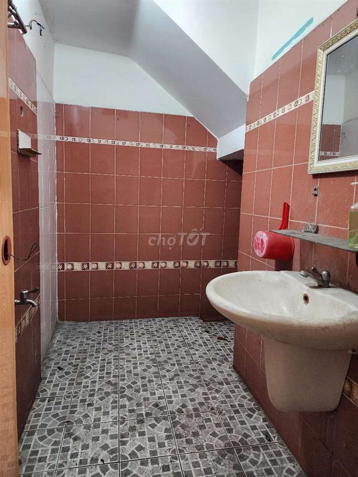 Nhà mặt tiền Tô Ký. 3 tầng. Sàn 196m2. 10 tỷ.