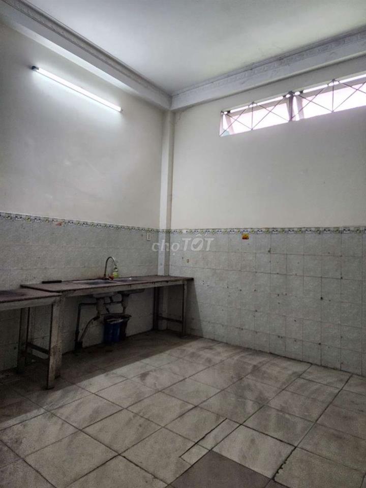 Nhà mặt tiền Tô Ký. 3 tầng. Sàn 196m2. 10 tỷ.