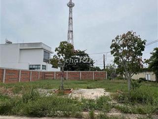 KẸT TIỀN CẦN BÁN LÔ 2 MẶT TIỀN 210m2(11x20)  GIÁ 650tr Ở GẦN CẦU VƯỢT