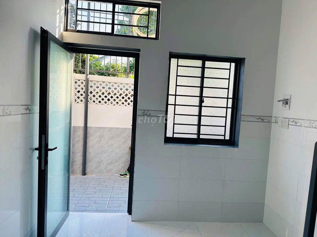2tỷ4 Bán nhà trọ 12 phòng đường Tân Xuân, gần Bv Hóc Môn (71m2) SHR