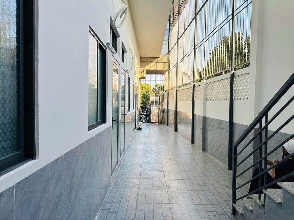 2tỷ4 Bán nhà trọ 12 phòng đường Tân Xuân, gần Bv Hóc Môn (71m2) SHR