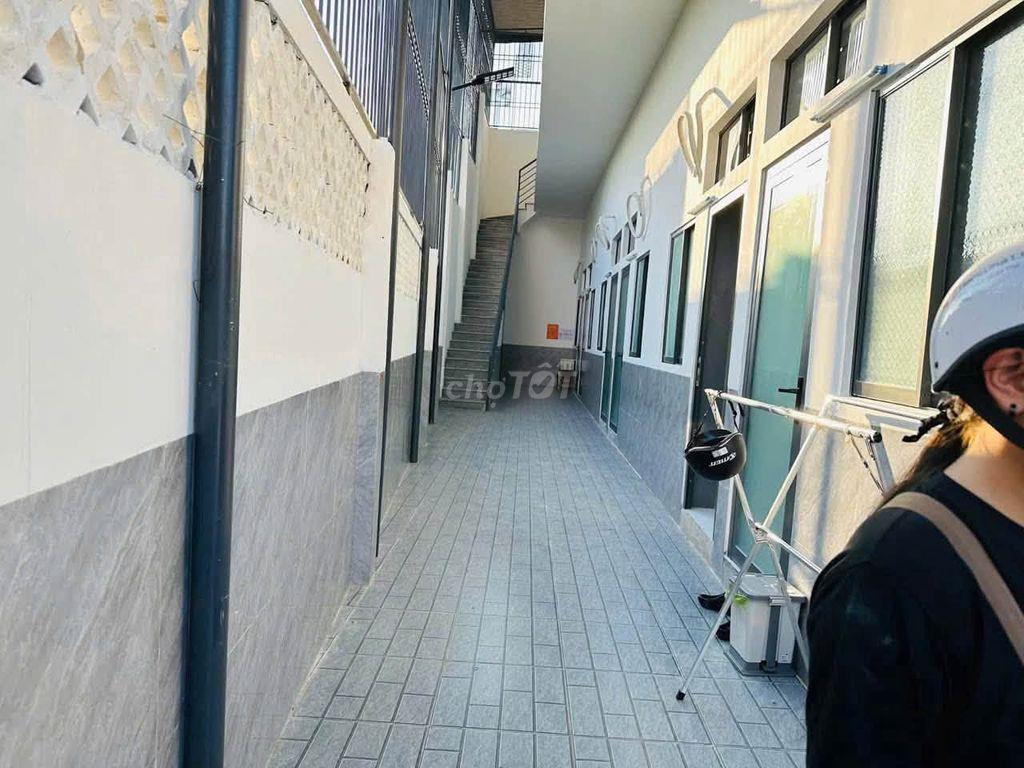 2tỷ4 Bán nhà trọ 12 phòng đường Tân Xuân, gần Bv Hóc Môn (71m2) SHR