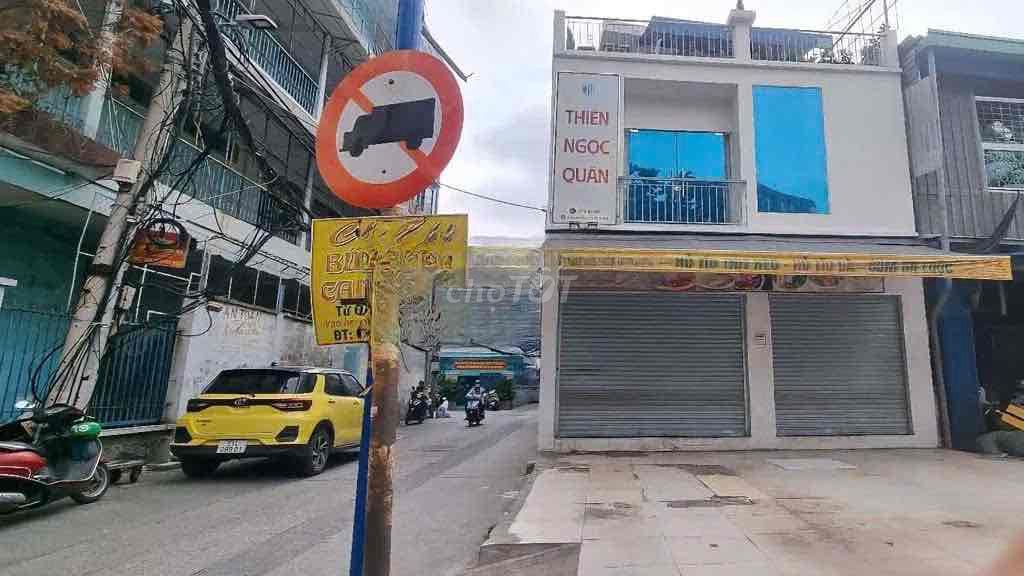 Cho thuê mặt bằng kinh doanh sầm uất quận 4