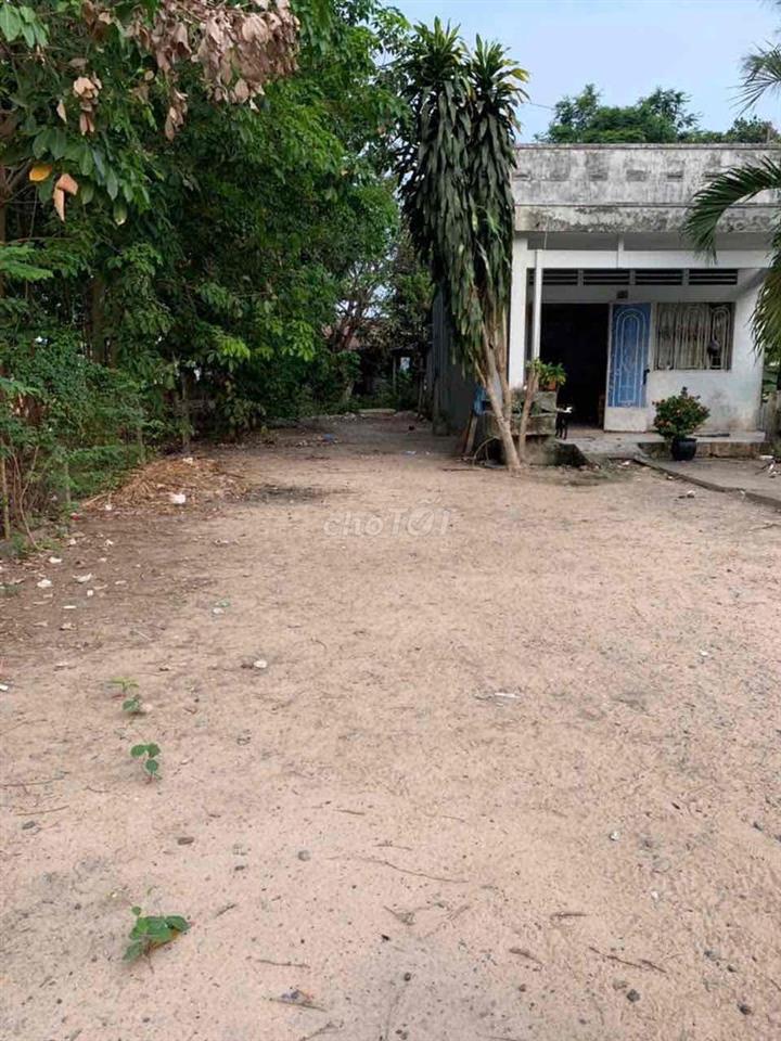 Đất Mặt Tiền Trường Tiểu Học Bến Than 5x35m full thổ cư