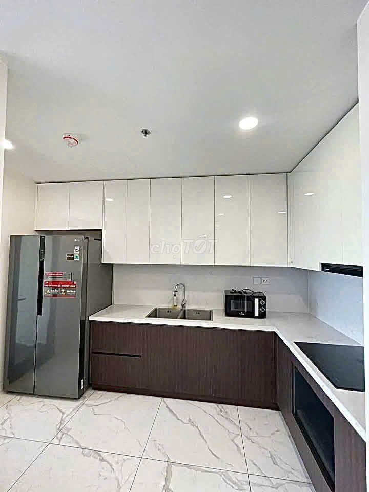 Lê Quang Định/2,2 tỷ góc hồ bơi 53m2/ ở liền SHR/bank 70%/NT mới 