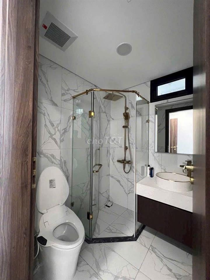 Lê Quang Định/2,2 tỷ góc hồ bơi 53m2/ ở liền SHR/bank 70%/NT mới 