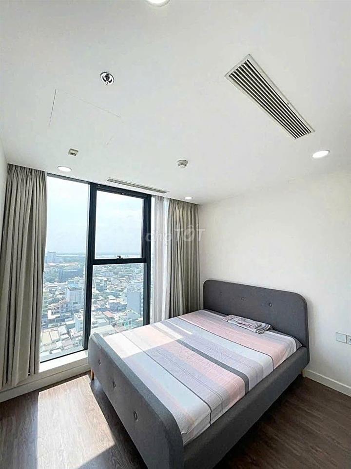Lê Quang Định/2,2 tỷ góc hồ bơi 53m2/ ở liền SHR/bank 70%/NT mới 