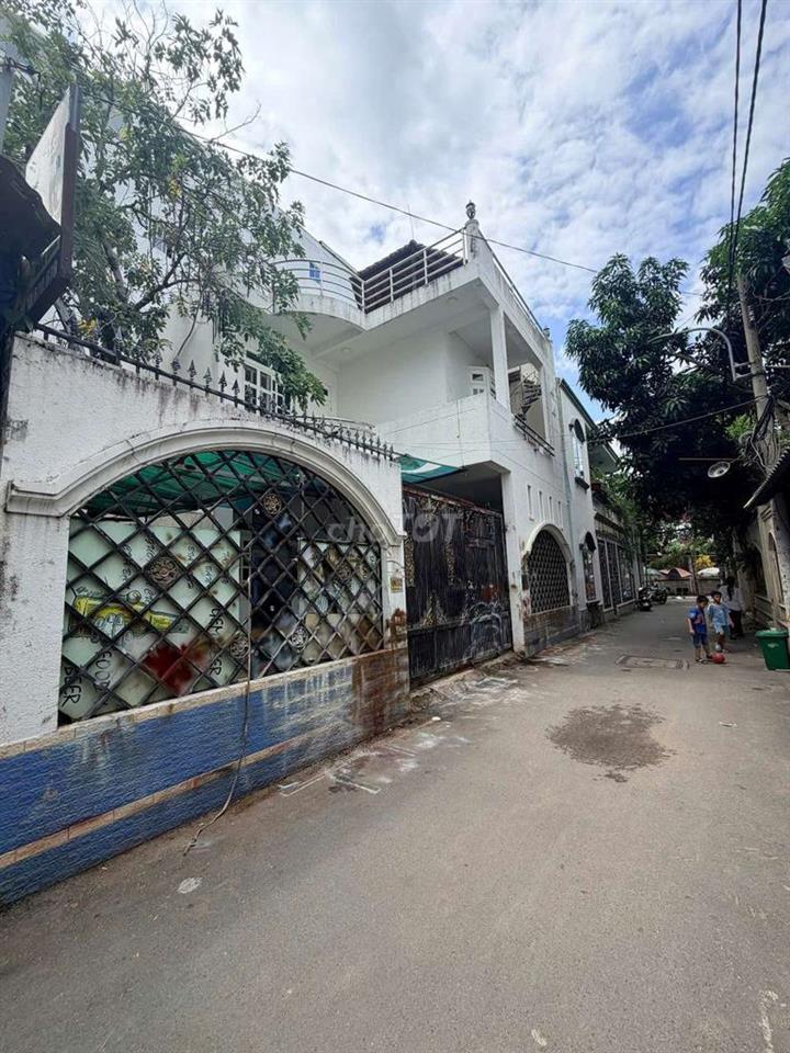 Bán nhà dt ngang 12.5m, đường Dương Quảng Hàm, p6, gv