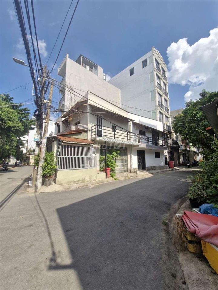 BÁN ĐẤT GÓC 2MT Đường số 30- P6, 1 trục thẳng ra bờ kênh tham lương