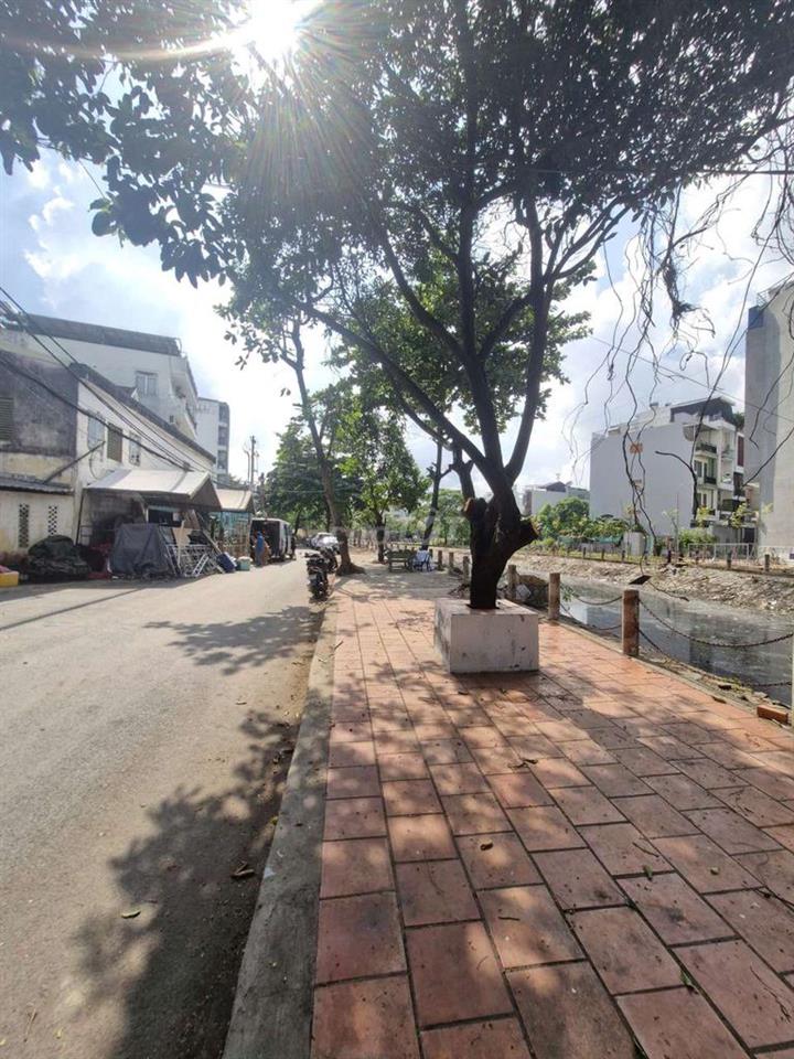 BÁN ĐẤT GÓC 2MT Đường số 30- P6, 1 trục thẳng ra bờ kênh tham lương