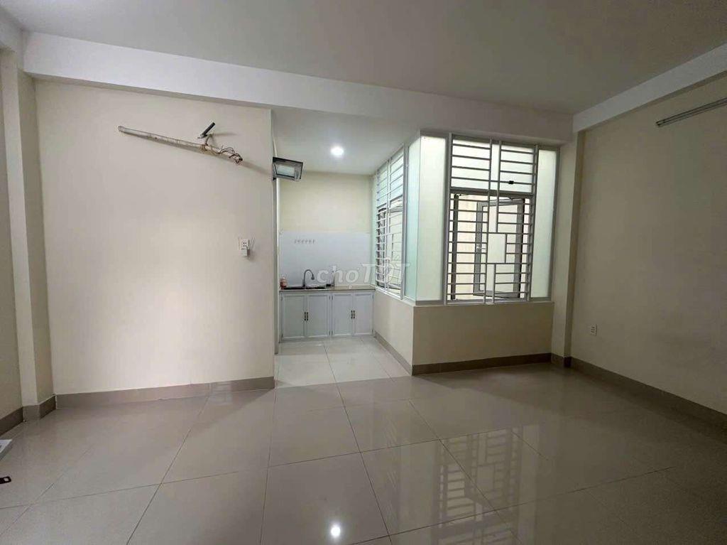 Phòng gần công viên văn hóa gò vấp, Dương Quảng Hàm, p6, giá 3tr5/th
