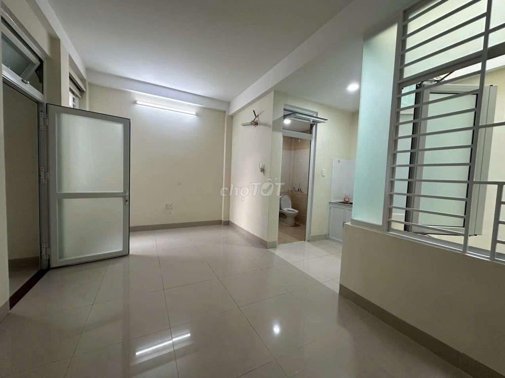 Phòng gần công viên văn hóa gò vấp, Dương Quảng Hàm, p6, giá 3tr5/th