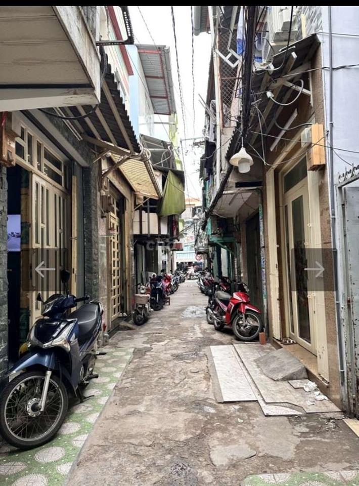 NHÀ TRUNG TÂM Q10