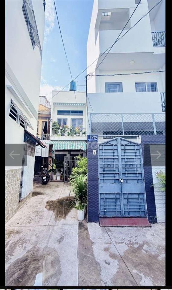 NHÀ TRUNG TÂM GV ,HẺM XE HƠI 
