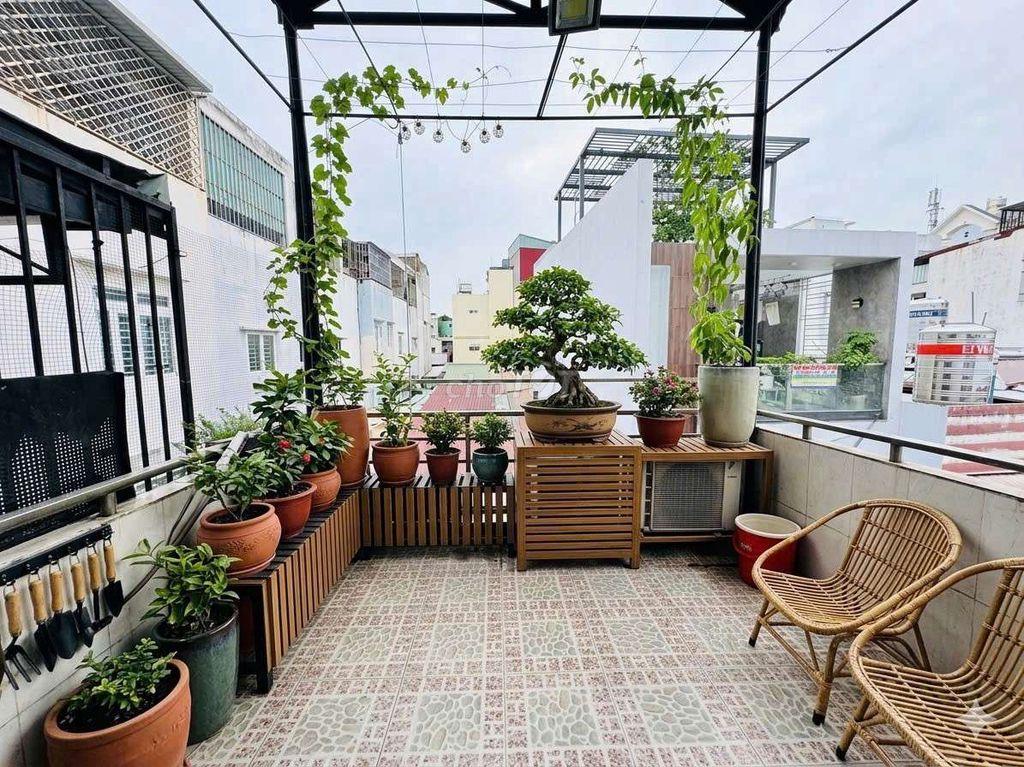 căn nhà 2 lầu diện tích đẹp giá quá hly ace