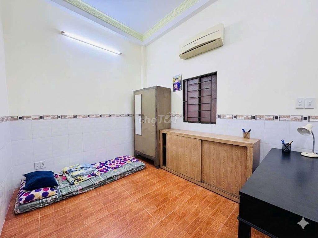 căn nhà 2 lầu diện tích đẹp giá quá hly ace