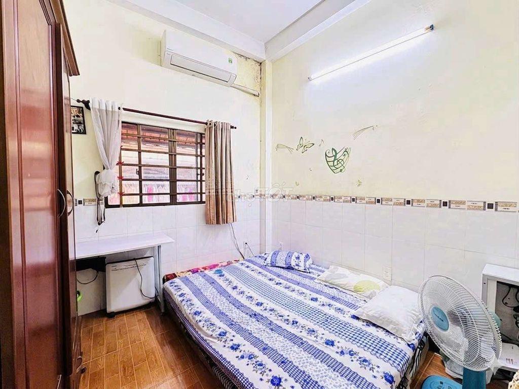căn nhà 2 lầu diện tích đẹp giá quá hly ace
