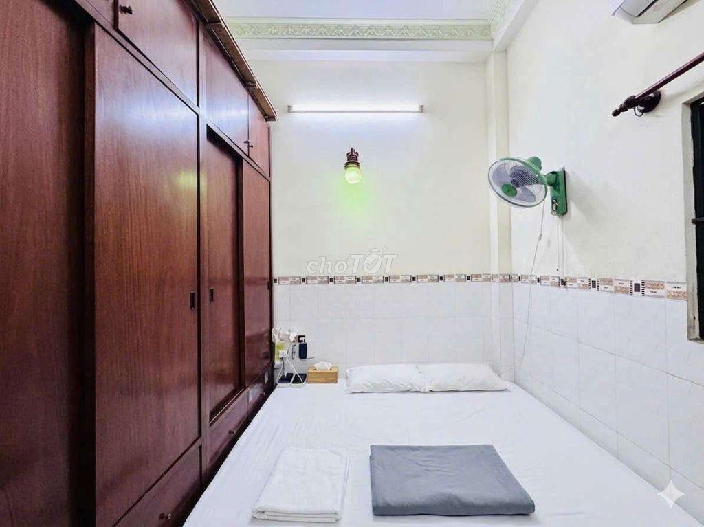 căn nhà 2 lầu diện tích đẹp giá quá hly ace