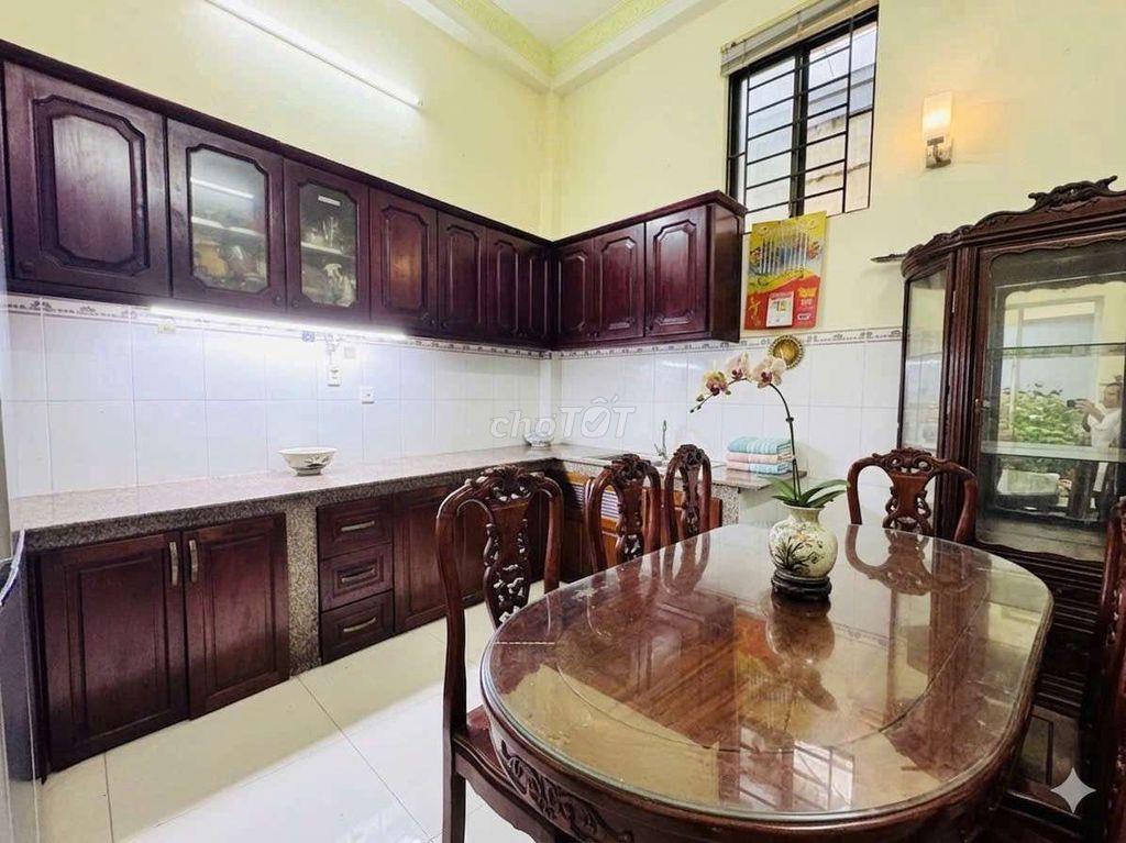 căn nhà 2 lầu diện tích đẹp giá quá hly ace
