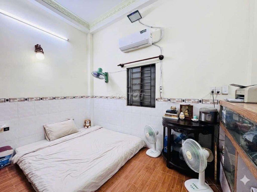 căn nhà 2 lầu diện tích đẹp giá quá hly ace