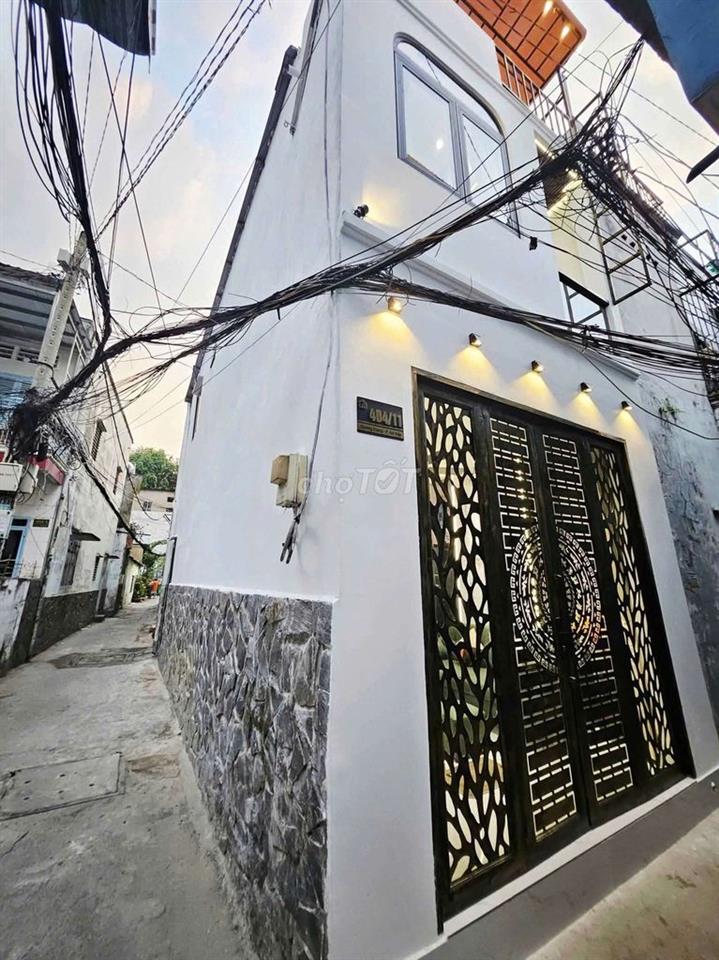 Nhà đẹp sát đường Quang Trung Ngã 5 khu nhà cao tầng
