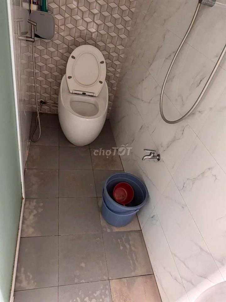 căn nhà nhỏ vị trí đẹp xe hơi tới nha