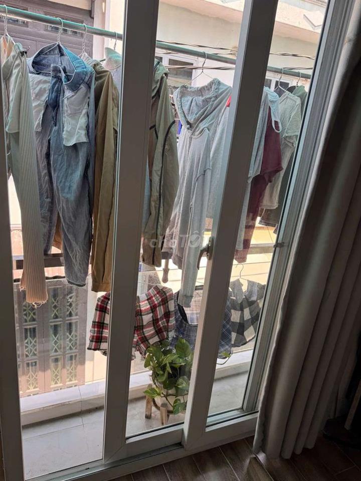 căn nhà nhỏ vị trí đẹp xe hơi tới nha