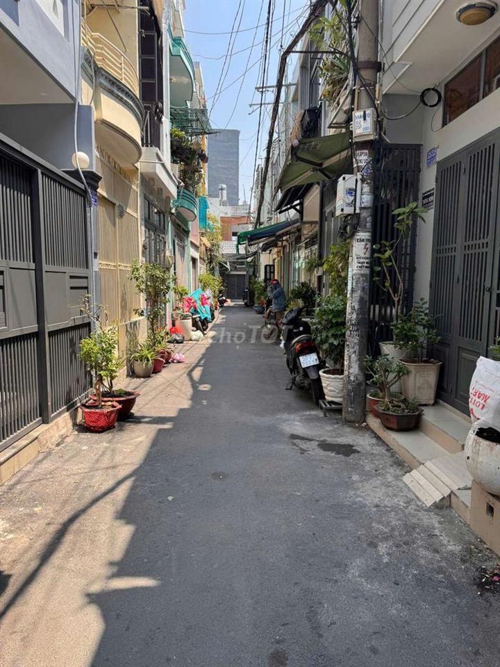 căn nhà nhỏ vị trí đẹp xe hơi tới nha
