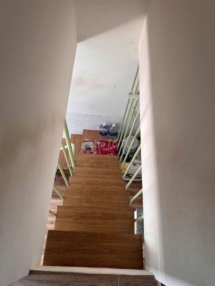 căn nhà nhỏ vị trí đẹp xe hơi tới nha