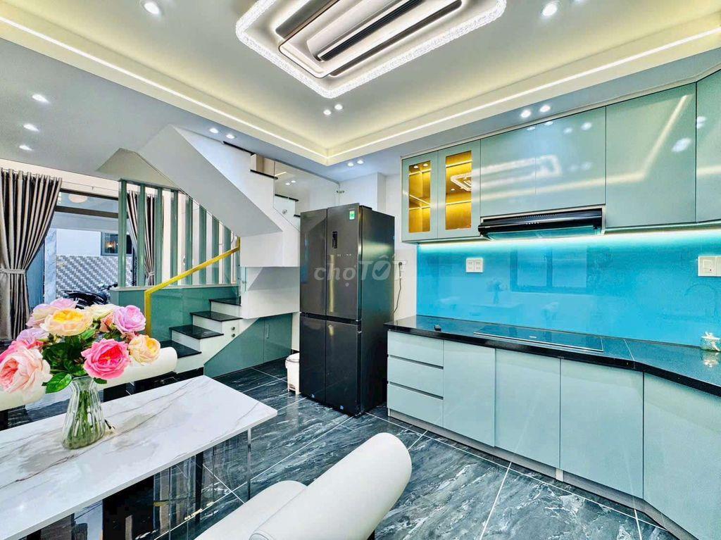 căn nhà mới xây vị trí chợ trường học xung quanh rất tiện ích
