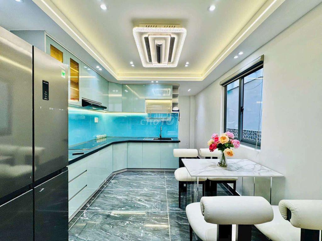 căn nhà mới xây vị trí chợ trường học xung quanh rất tiện ích