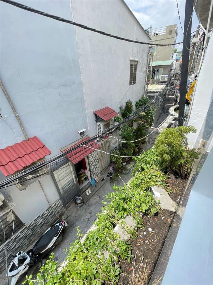 căn nhà hẻm trục thông ngay ngã 5 Quang Trung
